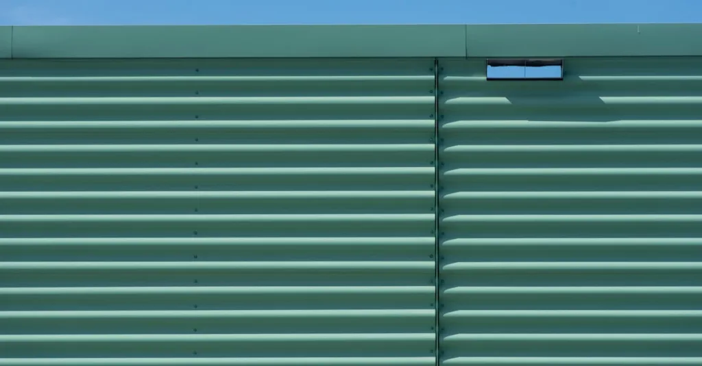 découvrez notre technique de protection contre le vent pour le bardage ventilé, assurant une isolation optimale et une durabilité accrue de vos façades.