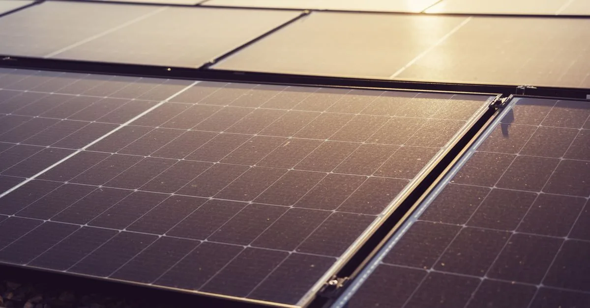 découvrez comment choisir les panneaux solaires adaptés à vos besoins pour une énergie propre et économique.