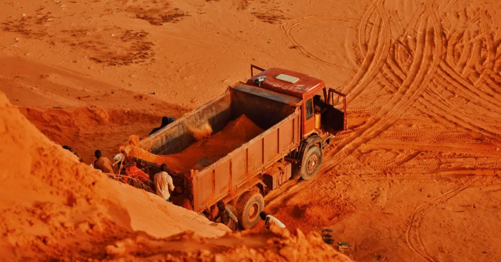 découvrez nos services d'excavation et travaux de terrassement pour tous vos projets de construction et aménagement. expertise et qualité garanties.